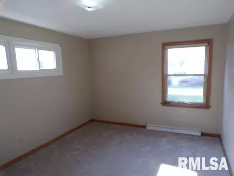 405 3rd St, Moline, IL 61265 photo 6