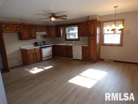 405 3rd St, Moline, IL 61265 photo 7