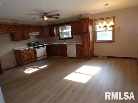 405 3rd St, Moline, IL 61265 photo 9