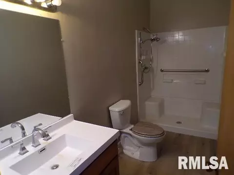 405 3rd St, Moline, IL 61265 photo 4