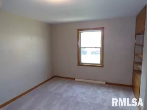 405 3rd St, Moline, IL 61265 photo 5