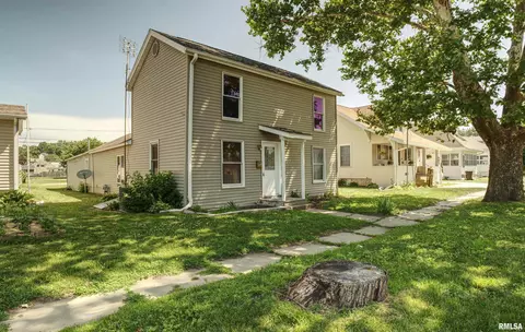 905 15th Ave, Fulton, IL 61252
