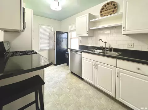 1130 53rd St, Moline, IL 61265 photo 5