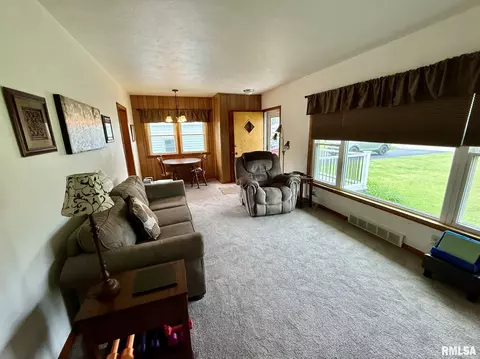 542 Edwards St, Kewanee, IL 61443 photo 9