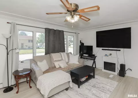 1403 5th Ave, Silvis, IL 61282 photo 4