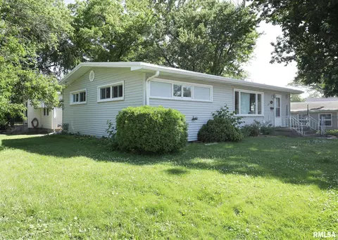 1403 5th Ave, Silvis, IL 61282