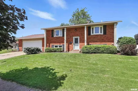 5003 49 Street Ct, Moline, IL 61265