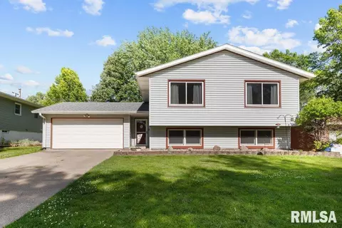 3651 Tam-o-shanter Dr N, Bettendorf, IA 52722