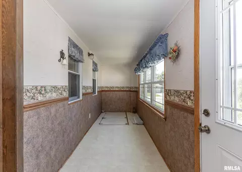 105 N School St, Atkinson, IL 61235 photo 16