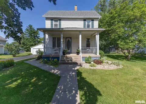 105 N School St, Atkinson, IL 61235
