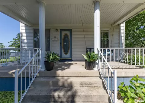 105 N School St, Atkinson, IL 61235 photo 2