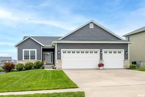 5844 Texas Dr, Bettendorf, IA 52722