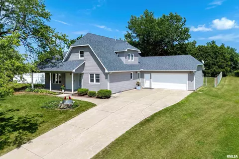8 Brookside Ct, Bettendorf, IA 52722