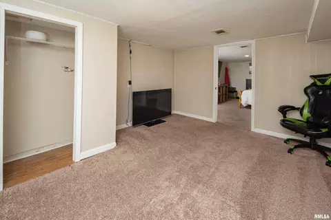 419 50th St, Moline, IL 61265 photo 19