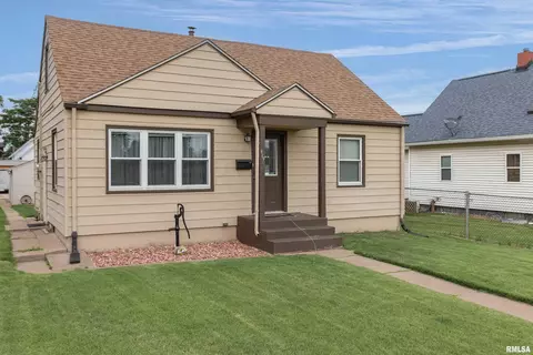 419 50th St, Moline, IL 61265 photo 2