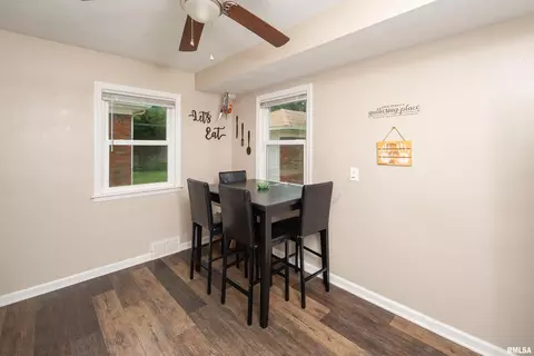 419 50th St, Moline, IL 61265 photo 8