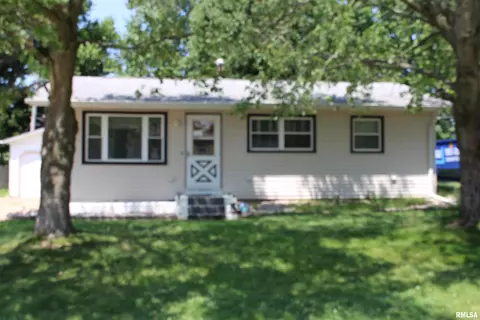 6710 Ridge Dr, Davenport, IA 52806