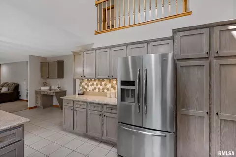 79 Park View Dr, Eldridge, IA 52748 photo 12