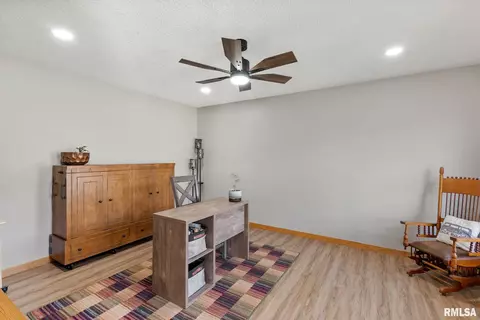 79 Park View Dr, Eldridge, IA 52748 photo 17