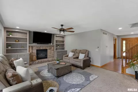 79 Park View Dr, Eldridge, IA 52748 photo 6