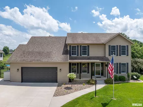 79 Park View Dr, Eldridge, IA 52748