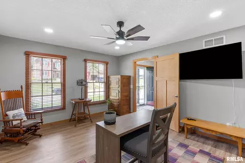 79 Park View Dr, Eldridge, IA 52748 photo 16