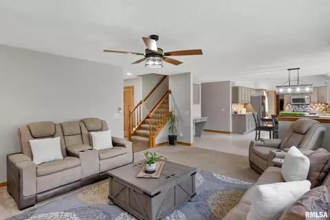79 Park View Dr, Eldridge, IA 52748 photo 8