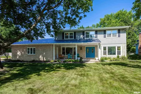 18 Estate Ct, Bettendorf, IA 52722