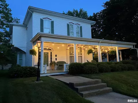 305 W Main St, Carmi, IL 62821 photo 4