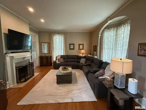 305 W Main St, Carmi, IL 62821 photo 10