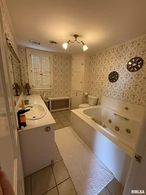 305 W Main St, Carmi, IL 62821 photo 34