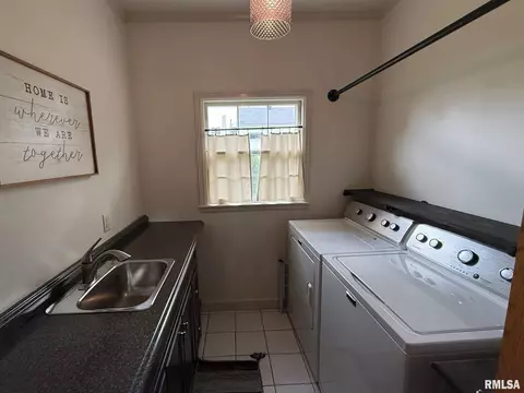 305 W Main St, Carmi, IL 62821 photo 24