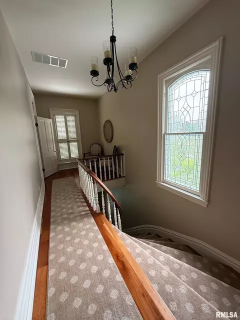 305 W Main St, Carmi, IL 62821 photo 30