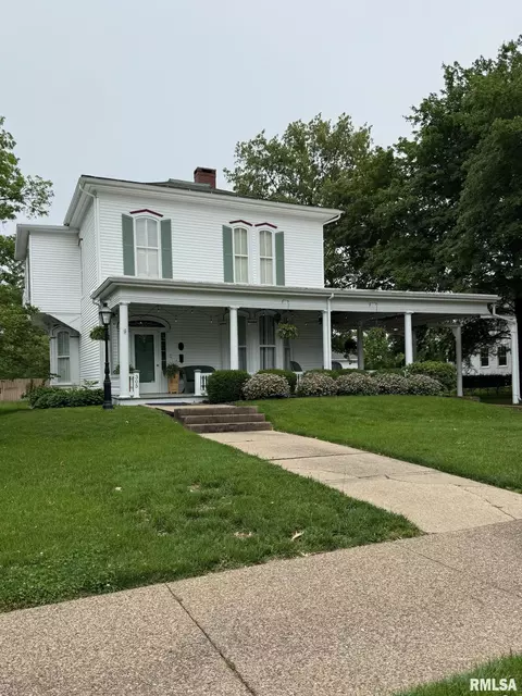 305 W Main St, Carmi, IL 62821 photo 2