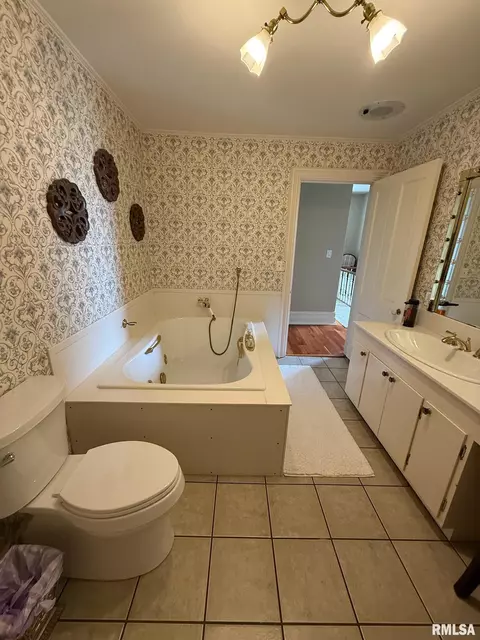 305 W Main St, Carmi, IL 62821 photo 35
