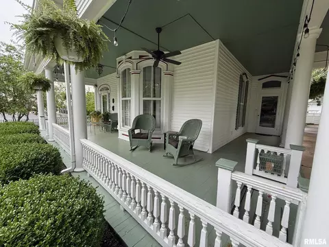 305 W Main St, Carmi, IL 62821 photo 3