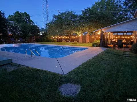 305 W Main St, Carmi, IL 62821 photo 48
