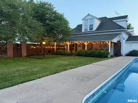 305 W Main St, Carmi, IL 62821 photo 6