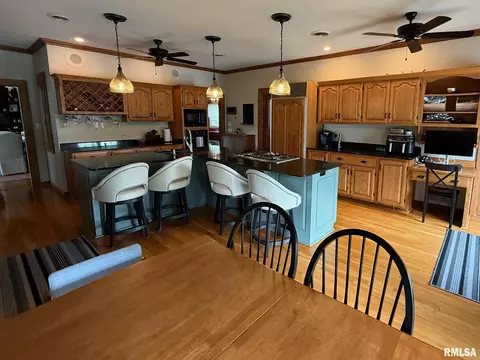 305 W Main St, Carmi, IL 62821 photo 18