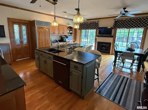 305 W Main St, Carmi, IL 62821 photo 19