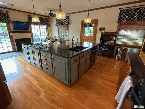 305 W Main St, Carmi, IL 62821 photo 20
