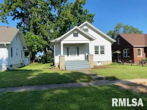 255 44th St, Moline, IL 61265