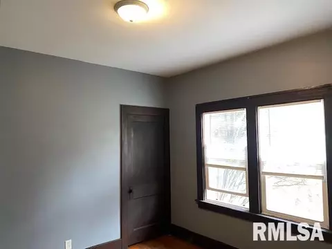 255 44th St, Moline, IL 61265 photo 9