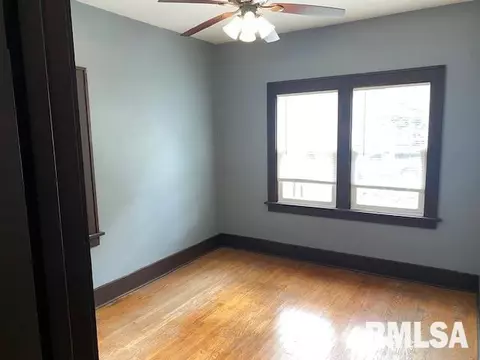 255 44th St, Moline, IL 61265 photo 8