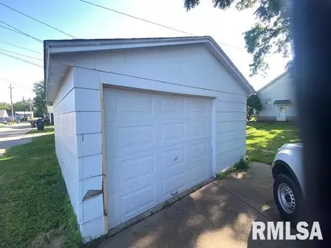 255 44th St, Moline, IL 61265 photo 4