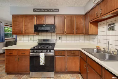 1617 13th St, Silvis, IL 61282 photo 5