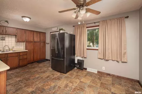 1617 13th St, Silvis, IL 61282 photo 8