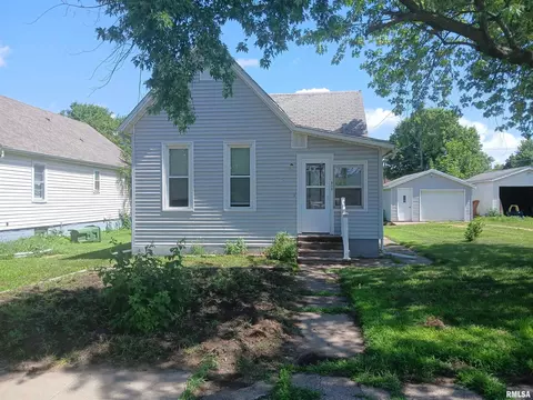 392 21st Pl, Clinton, IA 52732