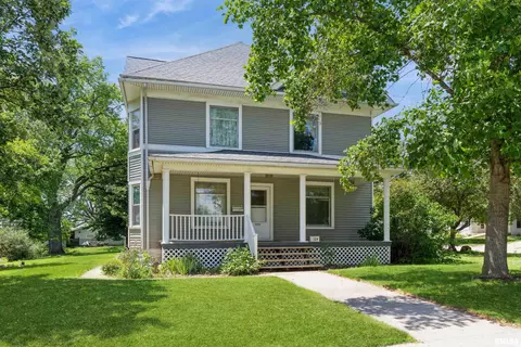 125 5th Ave, Dewitt, IA 52742