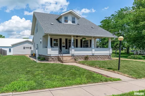 404 Market St, Delmar, IA 52037